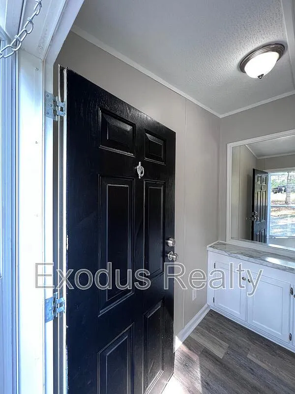 3 bed, 2.0 bath, 11258 sqft, $1,499 — Photo 2