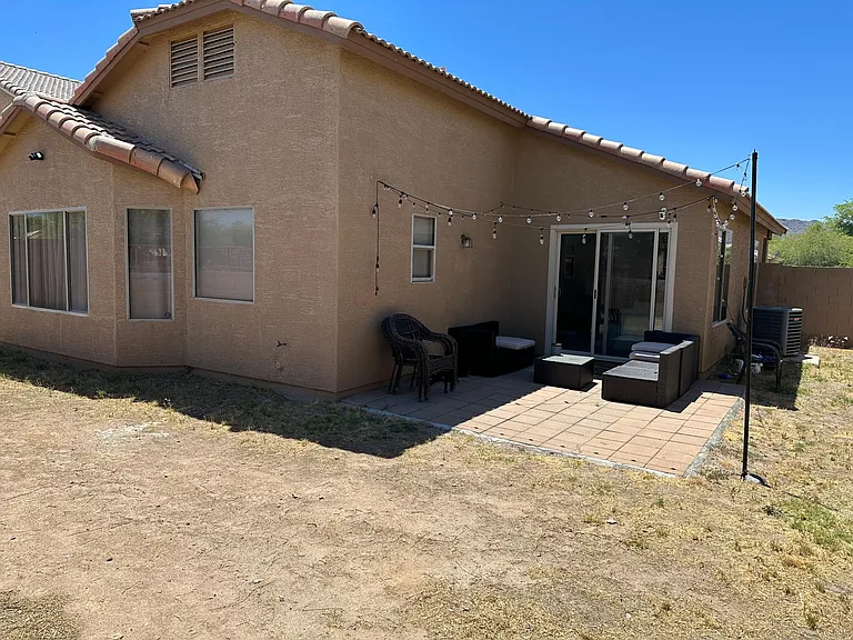 2214 W Saint Catherine Ave — Photo 8