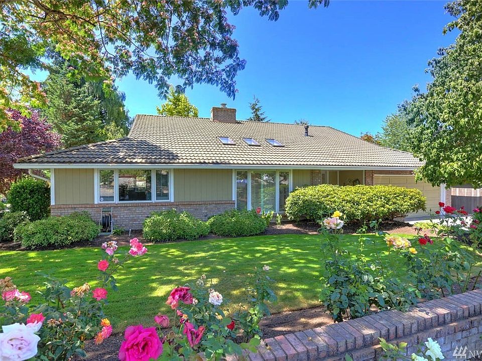 Welcome home to Fairwood Greens! This spacious 5 bedroom + bonus, 3 bathroom home offers stunning curb appeal with mature landsc