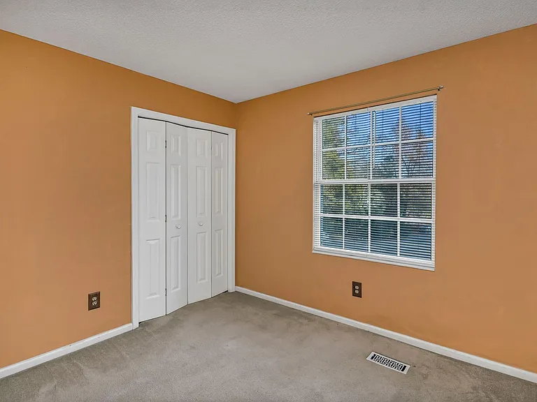 100 Woodspur Rd — Photo 30