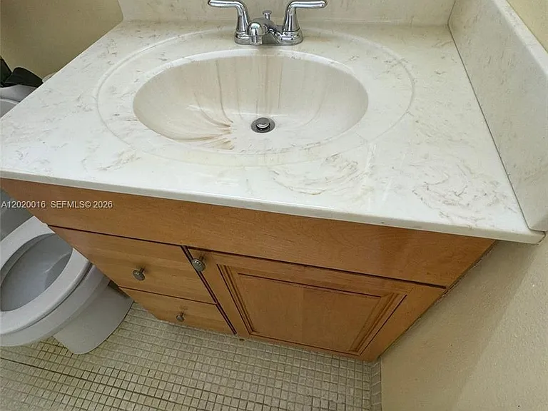 221 Kent M #221 — Photo 14