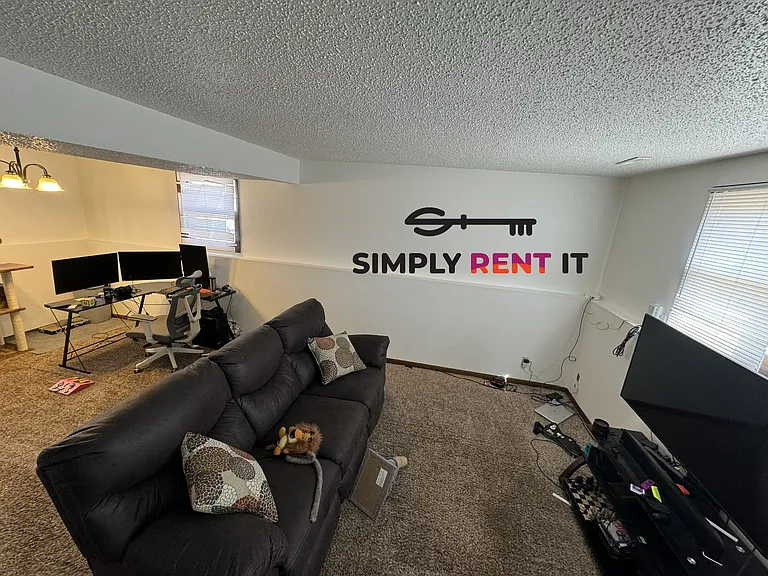 209 E 6th St #104 — Photo 8