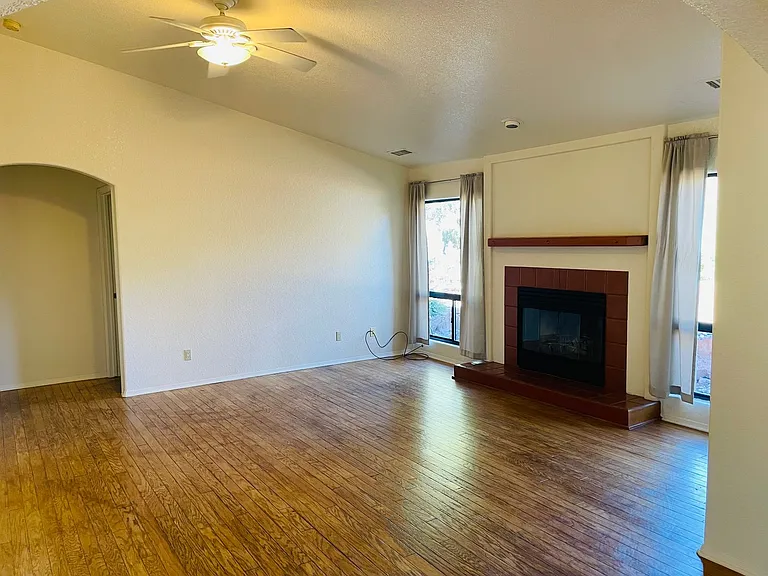 30 Quartz Dr — Photo 5