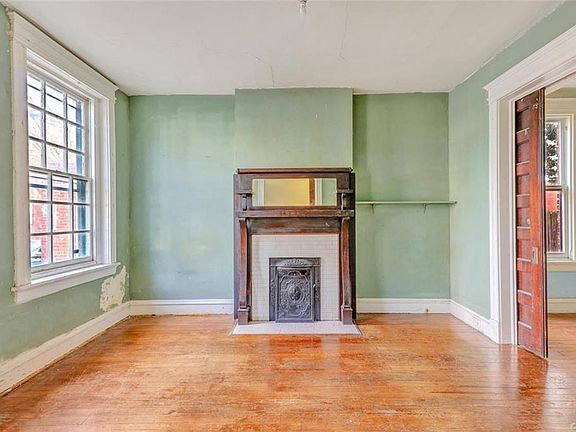 4th image of 111 N Rowland St