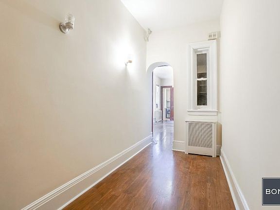 3rd image of 16 W 69th St APT 6