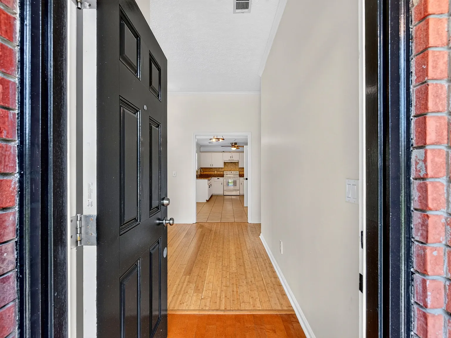 3 bed, 1800 sqft, $2,650 — Photo 2