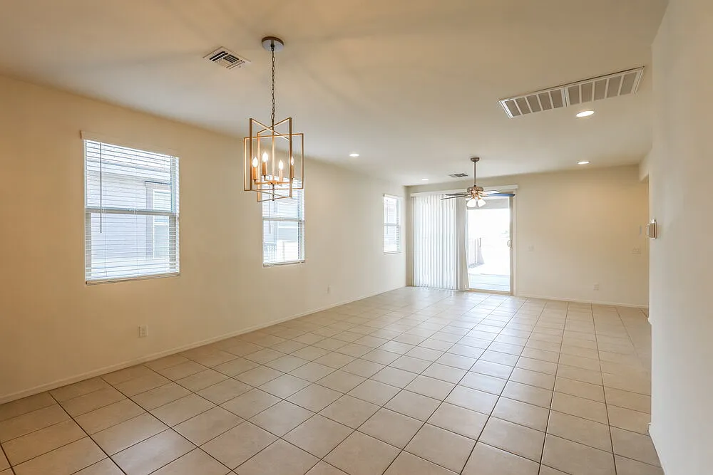 4 bed, 3.0 bath, 2027 sqft, $2,145 — Photo 3