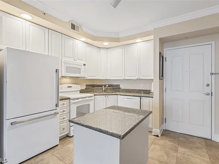 2825 Palm Beach Blvd #203 — Photo 6