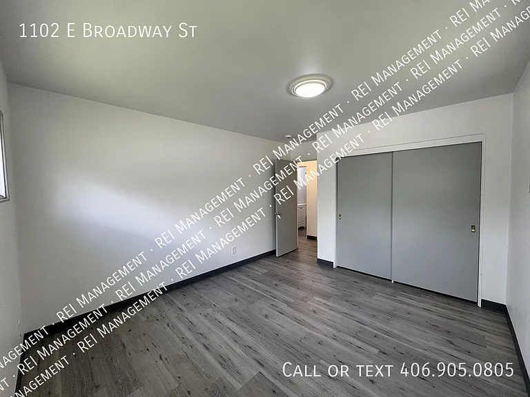 1102 E Broadway St — Photo 11