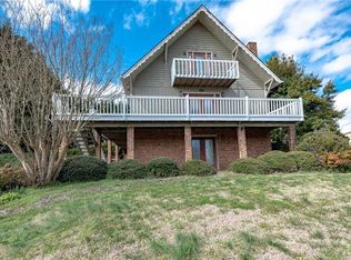 98 Cedar Rd, Hickory, NC 28601