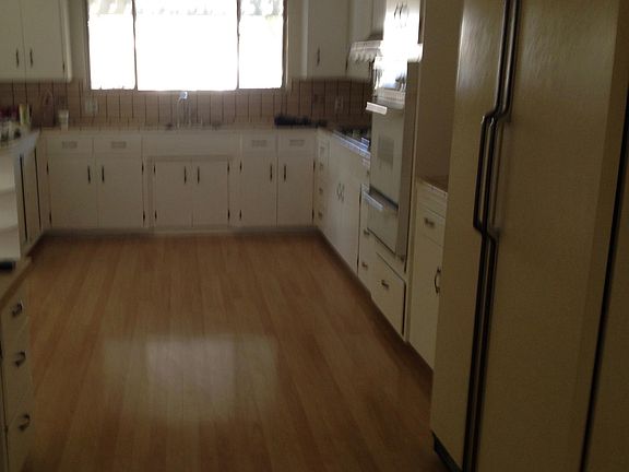 3rd image of 1098 California Ave