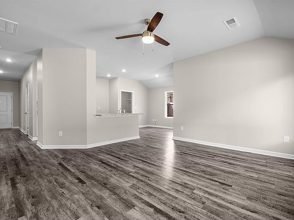 4th image of 669 Antler Way