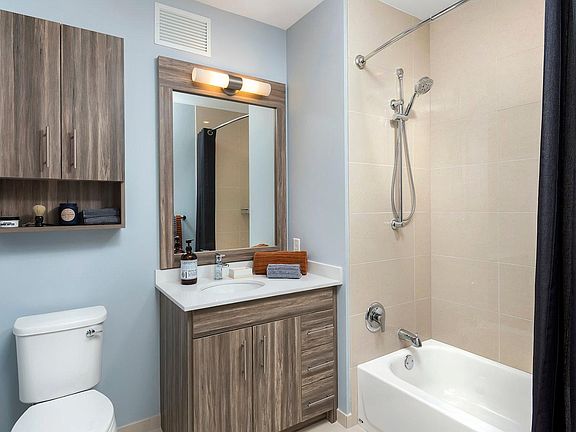 2nd image of 553 N McClurg Ct #2BR