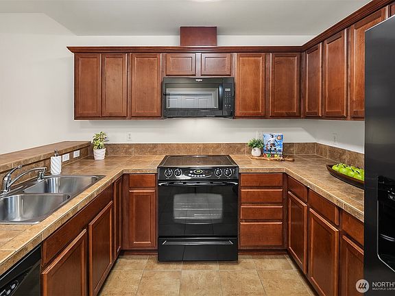 4th image of 1731 10th Avenue NE #B115