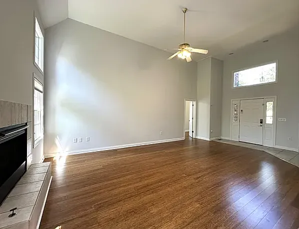 3802 E Regents Cir — Photo 4