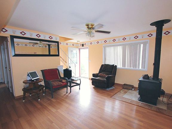 4th image of 1011 Plymouth Ave