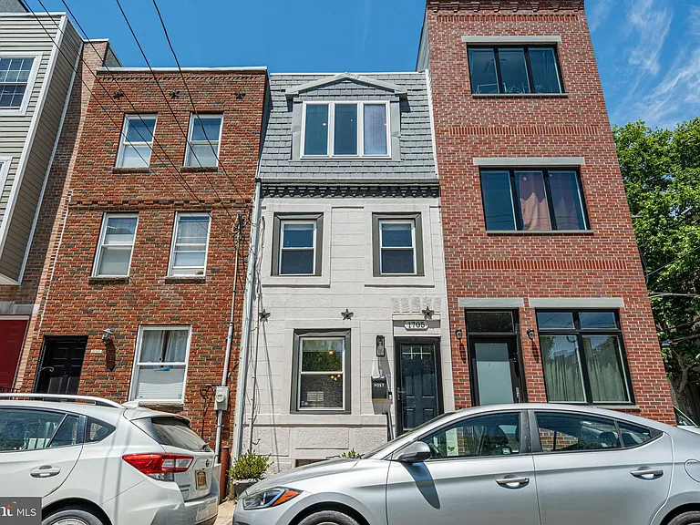 1705 Montrose St — Photo 1
