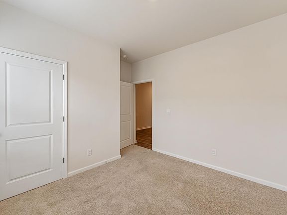 5th image of 51 Oak Edge Ln
