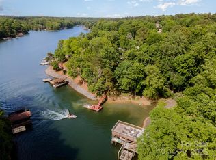 9066 Tulagi Ct, Tega Cay, SC 29708