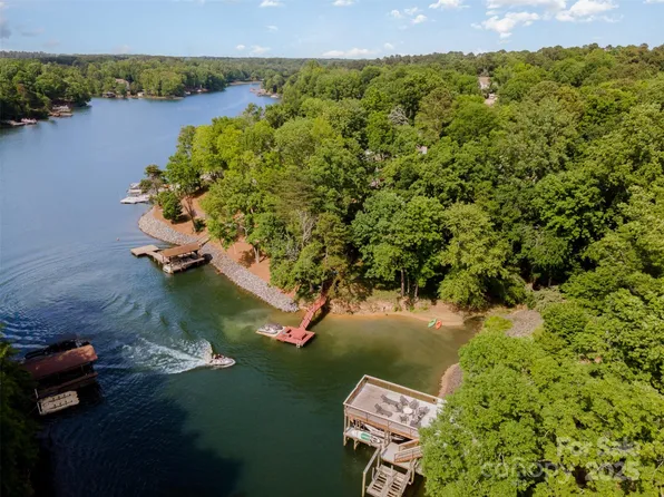 9066 Tulagi Ct, Tega Cay, SC 29708