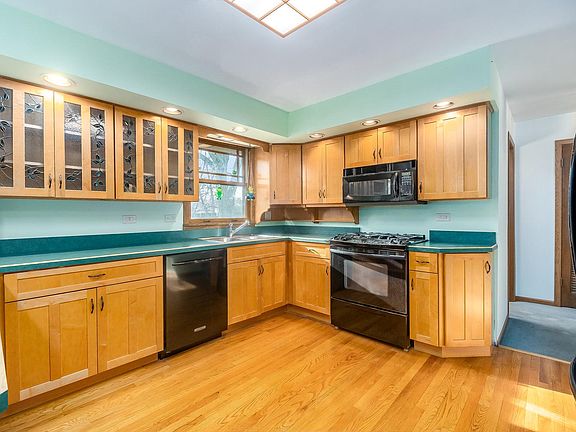 5th image of 8635 W 93rd Pl
