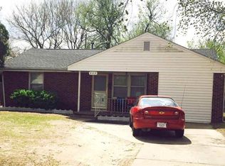 823 W Meikle Rd, Wichita, KS 67217