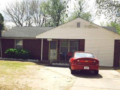 823 W Meikle Rd, Wichita, KS, 67217