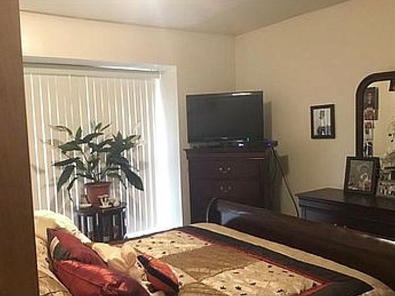 5th image of 25041 Oakbrooke Dr #1
