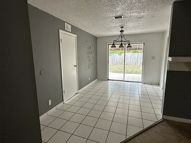1470 Parkwood St — Photo 10