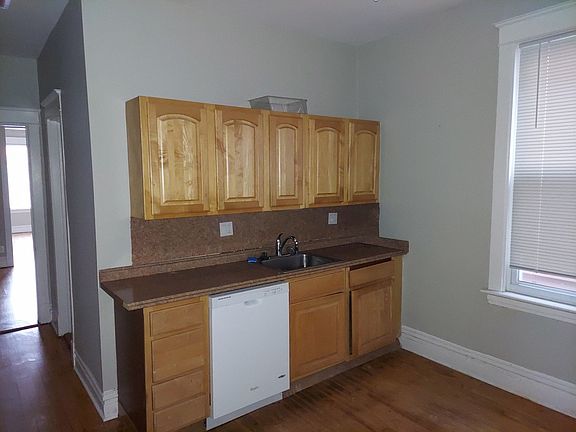 3rd image of 2417 W Montrose Ave #2F