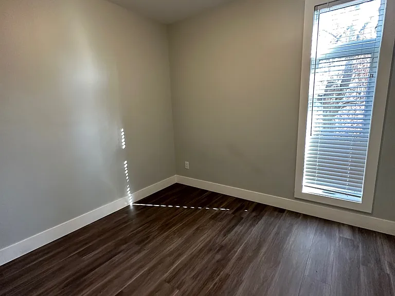 144 Renfrew Ave — Photo 14
