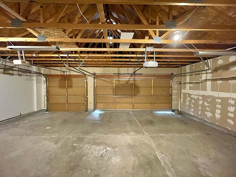 3 car Garage with Electric 220v charger