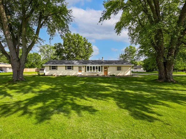 24 Park Ln, Bristol, IL 60512