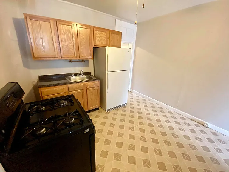 16 N Madeira St — Photo 3