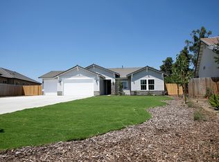 310 Hampton St, Exeter, CA 93221