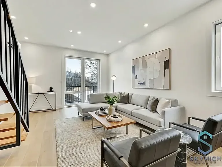 1696 Pacific St #PENTHOUSE — Photo 2