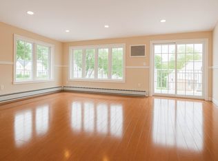 120-32 201st St #1, Saint Albans, NY 11412