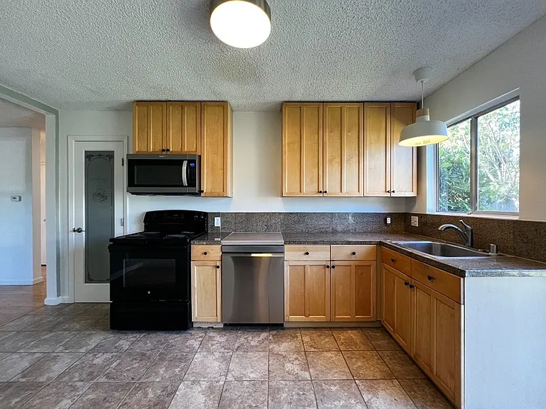 Vallejo Street, 1107 ** — Photo 9