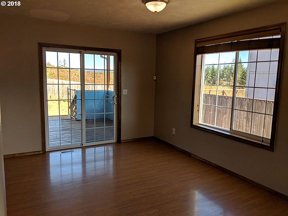 5th image of 1602 SW Pioneer Dr