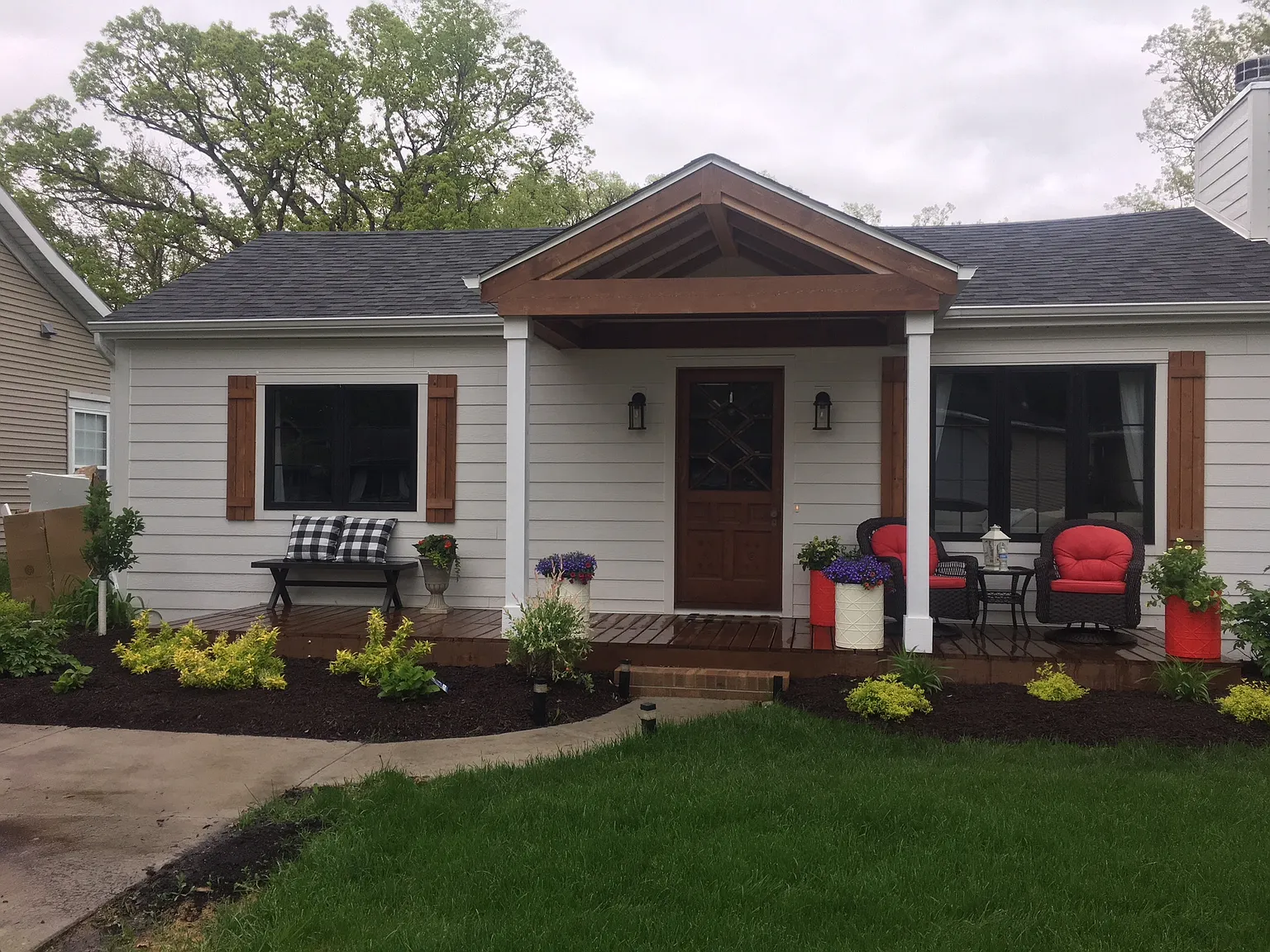 1121 Lake Geneva Blvd photo 1