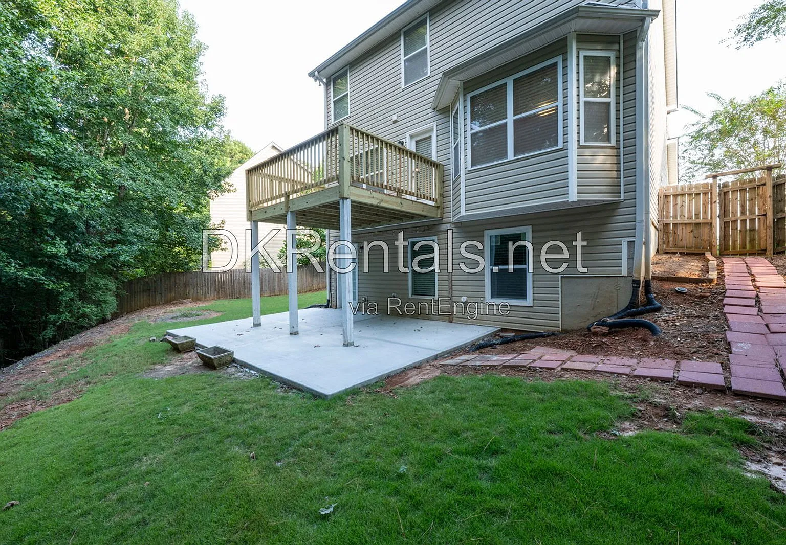 4 bed, 3.5 bath, 2680 sqft, $2,200 — Photo 4
