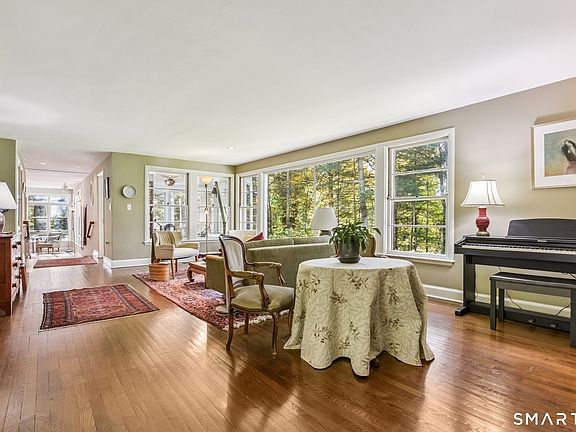 4th image of 126 Hartford Turnpike