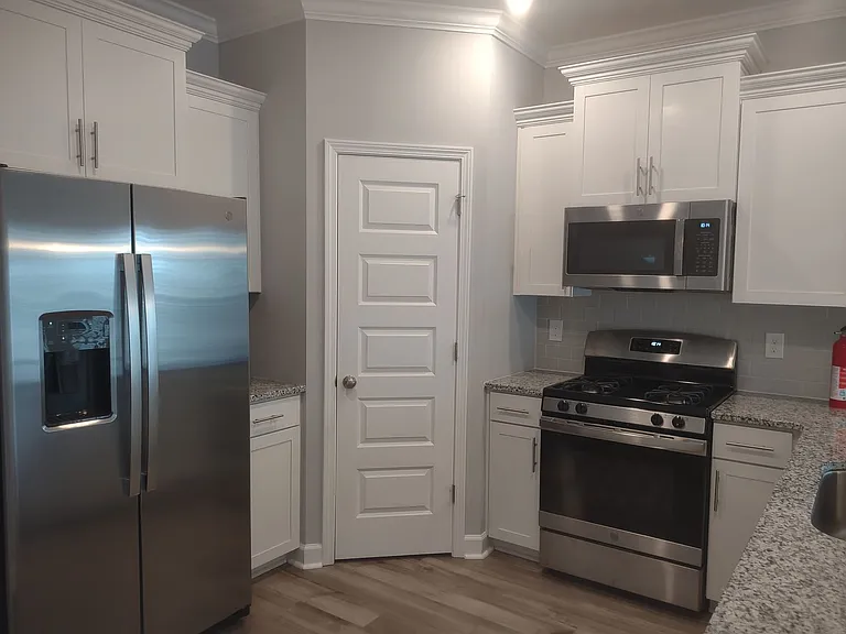 1031 Ashcroft Cir — Photo 22