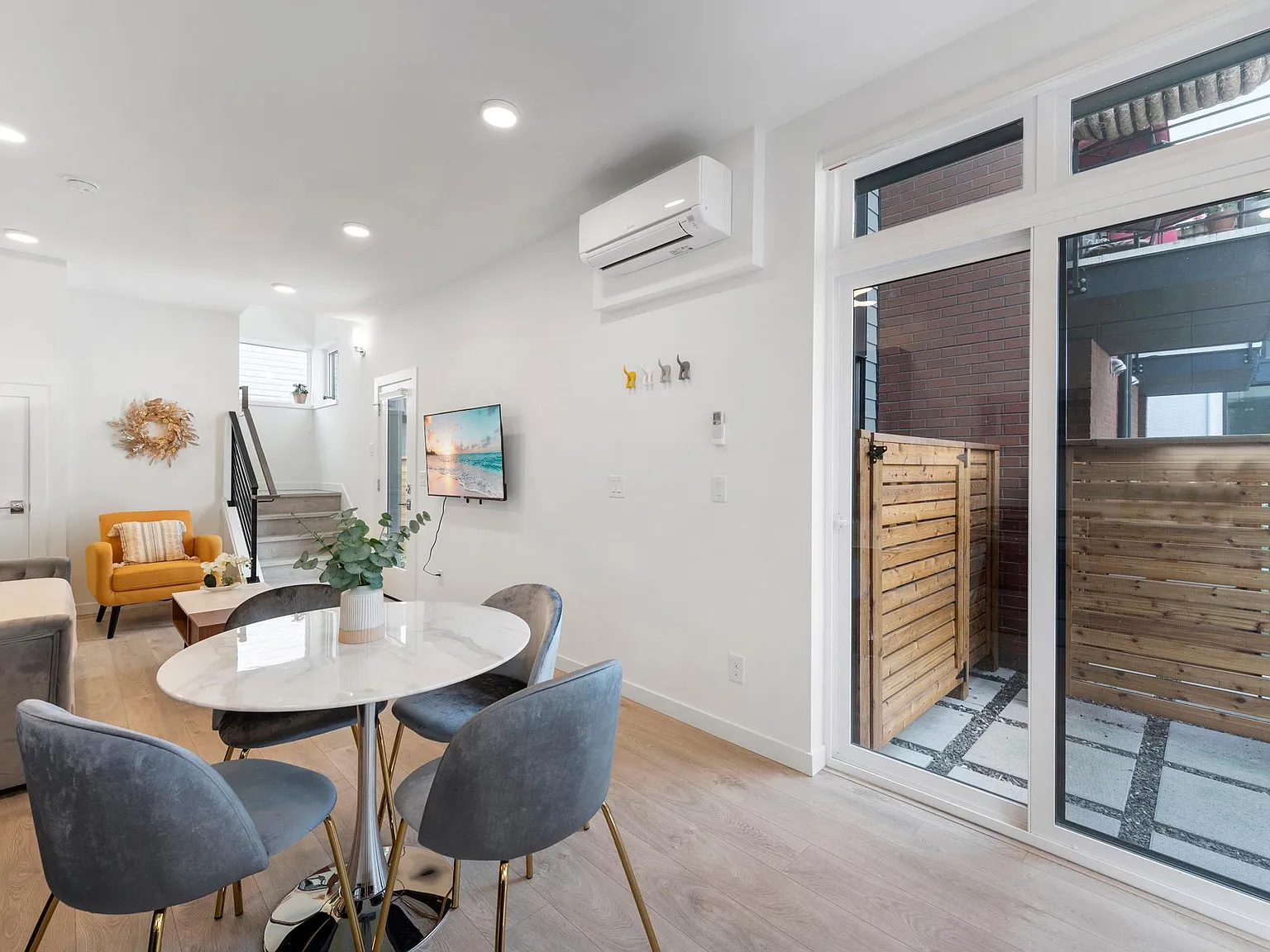 2 bed, 1000 sqft, $4,300 — Photo 4