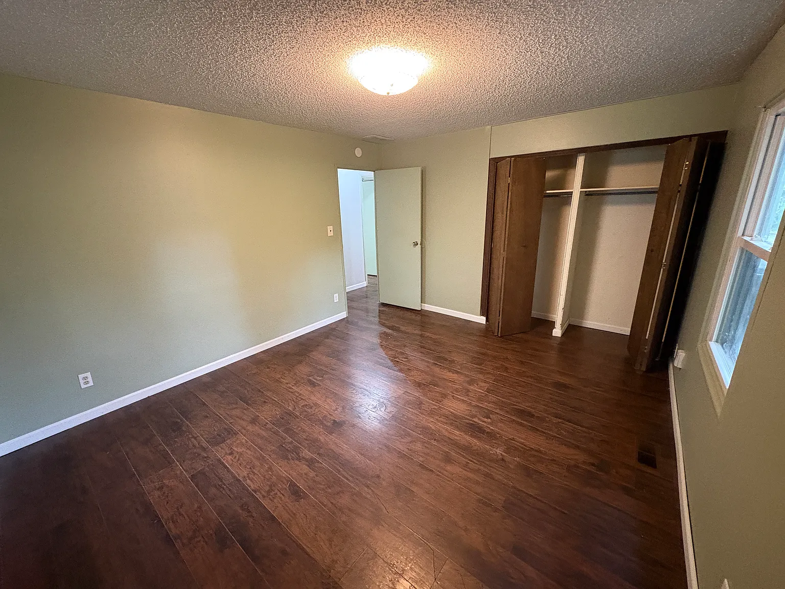 3 bed, 925 sqft, $1,775 — Photo 4