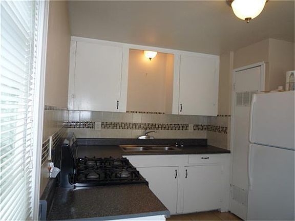 5th image of 1606 Blount St #0