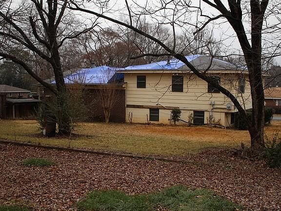 2nd image of 400 E Elm St