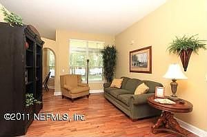 4th image of 305 Edgewater Branch Ct