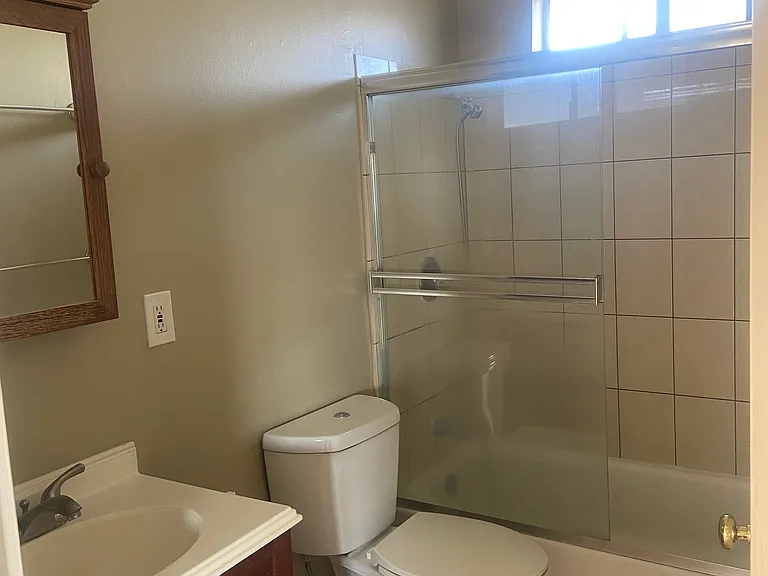 2711 Bellevue Ave #5 — Photo 3