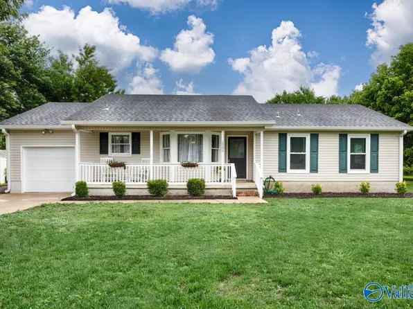 1503 Cedarwood Cir SE, Huntsville, AL 35803